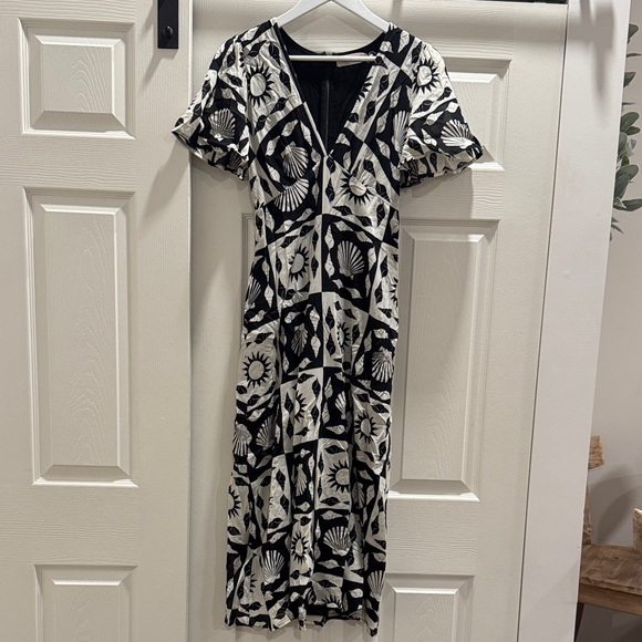 Lisa Says Gah Dresses & Skirts - Lisa Says Gah Black & White Floral V-Neck Maxi Dress size xs needs zipper pull